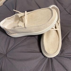 Hey dudes, beige linen. Size 8 Womens ON HOLD